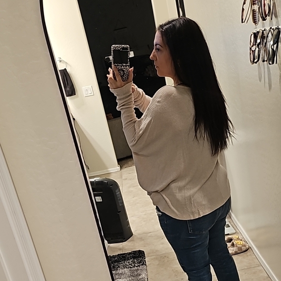 Cream V-Neck Long Sleeve Oversized Sweatshirt - Picture 4 of 8